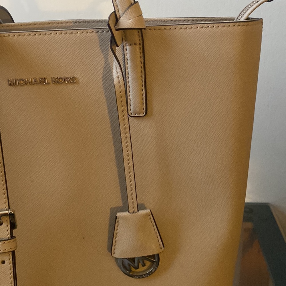 Micheal Kors large logo Tote bag. Used but still very neat. - Picture 4 of 8